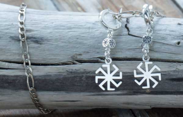 귀걸이 형태의 Ladin 